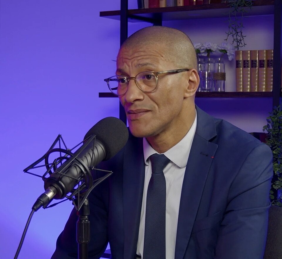 Portrait de Karim Bouamrane